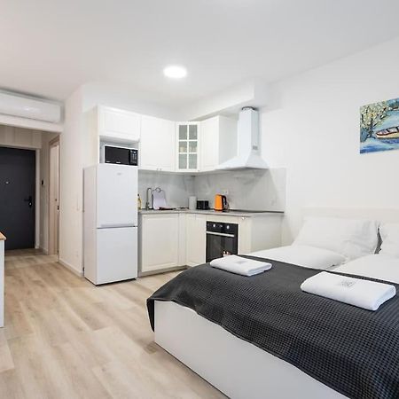 Oaks Studio With Balcony Budapest Bagian luar foto