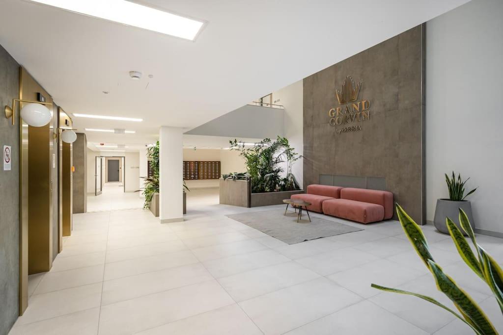 Oaks Studio With Balcony Budapest Bagian luar foto