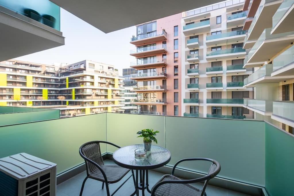 Oaks Studio With Balcony Budapest Bagian luar foto