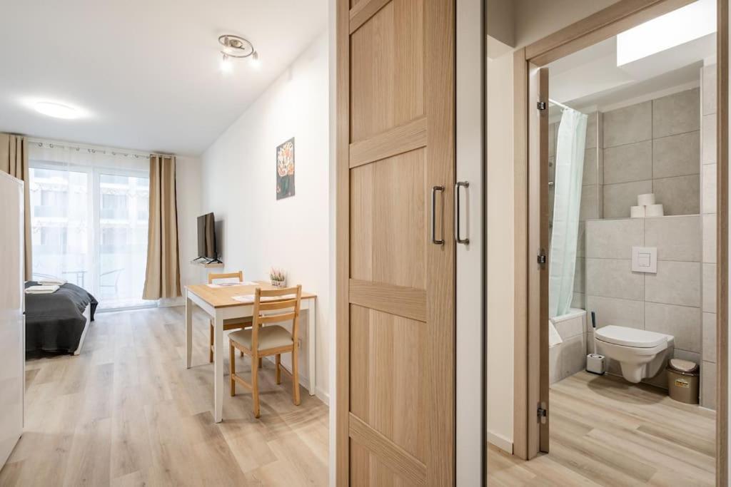 Oaks Studio With Balcony Budapest Bagian luar foto