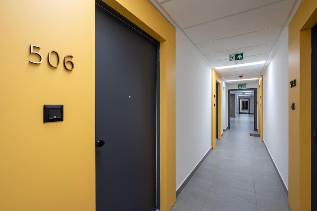 Oaks Studio With Balcony Budapest Bagian luar foto