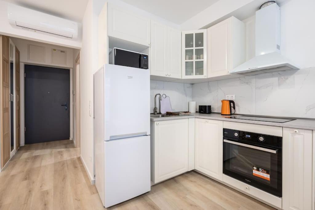 Oaks Studio With Balcony Budapest Bagian luar foto